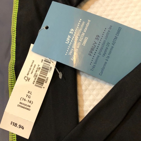 Old Navy Rashguard XL - Picture 3 of 5